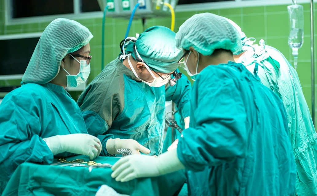 Unikatowa operacja w Kaliszu: Wycięto guz jajnika wielki jak wiadro
