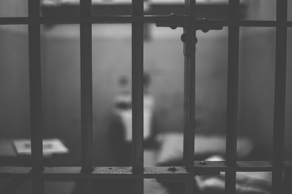 Deficyt personelu więziennego powoduje odkładanie wyroków w Holandii