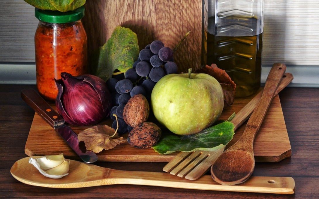 Wskazówki żywieniowe dla kobiet w menopauzie – jakie pokarmy są korzystne, a których lepiej unikać?