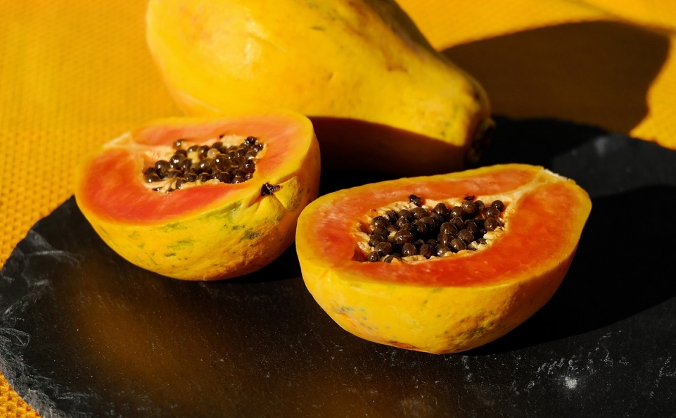 Profil zdrowotny i kulinarne zastosowania tropikalnego owocu – papai