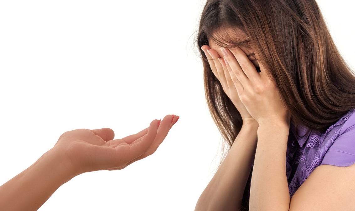 Czy menopauza może wywoływać migrenę? Zrozumienie związku między menopauzą a bólami głowy.